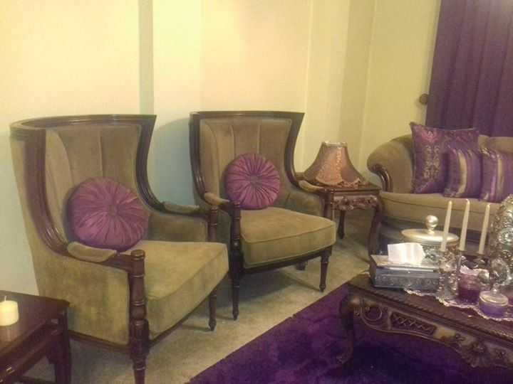 منزل للبيع بداعي السفر مكون من أربع غرف وثلاث صالات مع حمامين ومطبخ كما هو واضح بالصور مساحة البيت 180 متر مربع مع السطح الجانبي خاص بالبيت 125 متر الموقع الزرقاء قرب المحكمة الشرعية شارع نايف مقابل م...