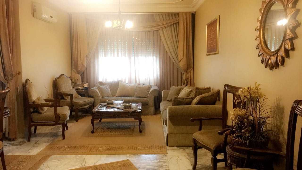 شقة للبيع في شميساني قرب مستشفى التخصصي ( 3 غرف واحدة ماستر - 3 حمامات - صالون - سفرة - معيشة - مطبخ راكب بلوط - مخزن - بلكونة - طابق ثالث - مساحة 207م- كراج - مستودع - تدفئة مركزية - مكيفات ) قرب ا...