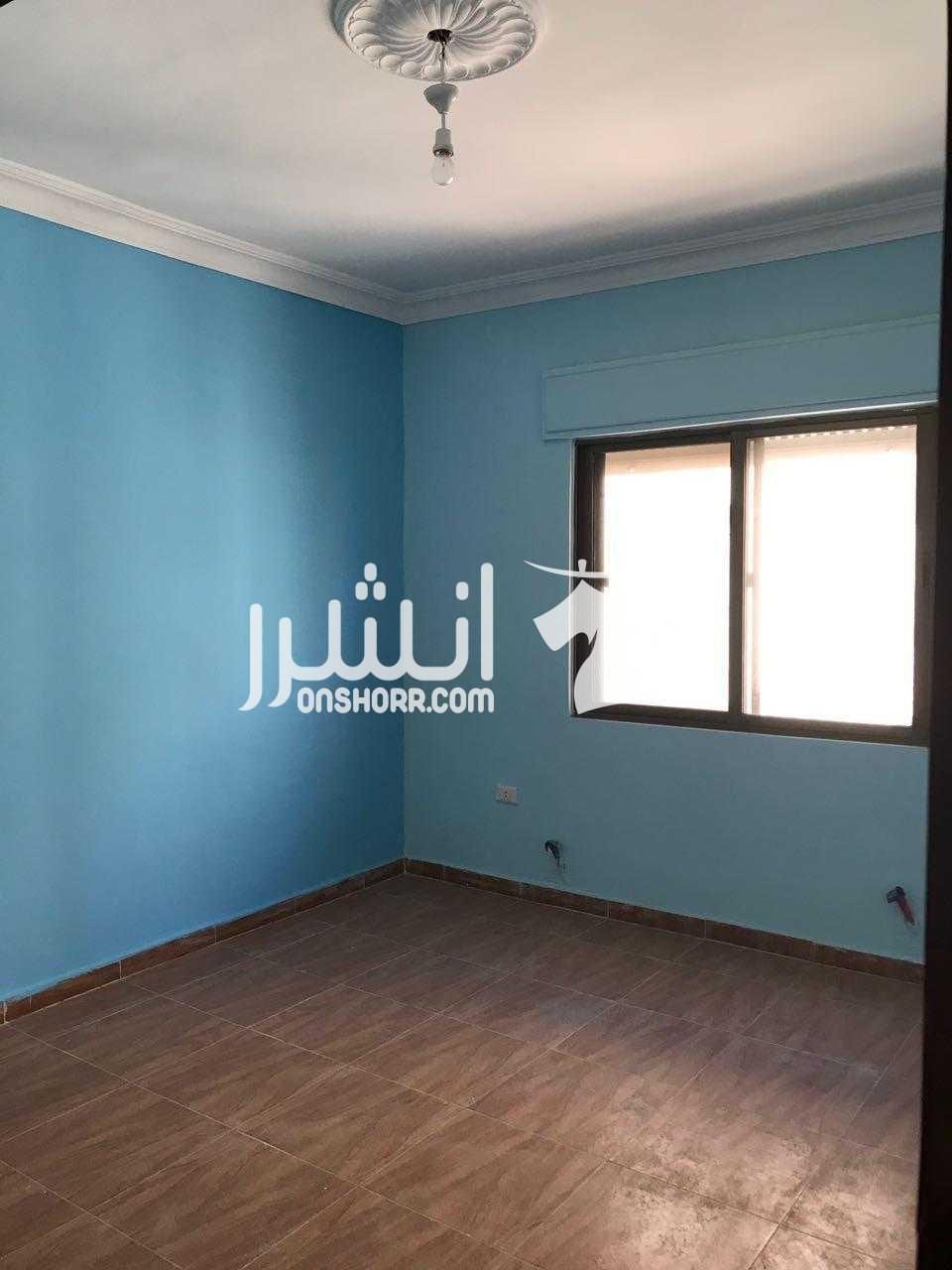 شقة فارغة للايجار مكونة من 3 غرف نوم في طبربور طابق أول، حمامين العنوان انزل من عند السهل الأخضر حتى تصل إلى دوار صغير ثم إذهب إلى اليمين واستمر إلى الأمام حتى ينتهي الشارع رقم العمارة 68 للاتصال مع...