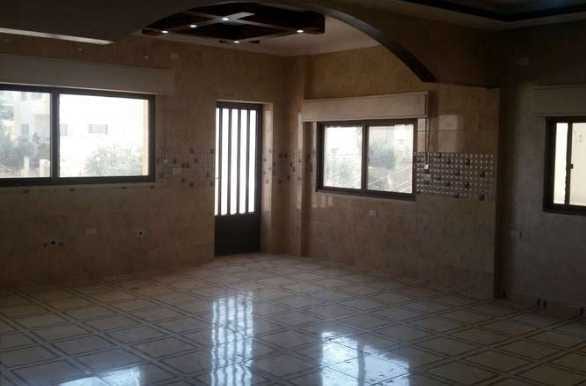 شقق طابقيه مميزه للبيع مساحة تبداء 165 متر الزرقاء الجديدة خلف شارع 26 (وينك) قرب مدارس المناهل 2 غرف نوم + 1 ماستر صالون كبير معيشه كبير مطبخ كبير حمام ضيوف حمام اولاد المواصفات حجر تأسيس س...