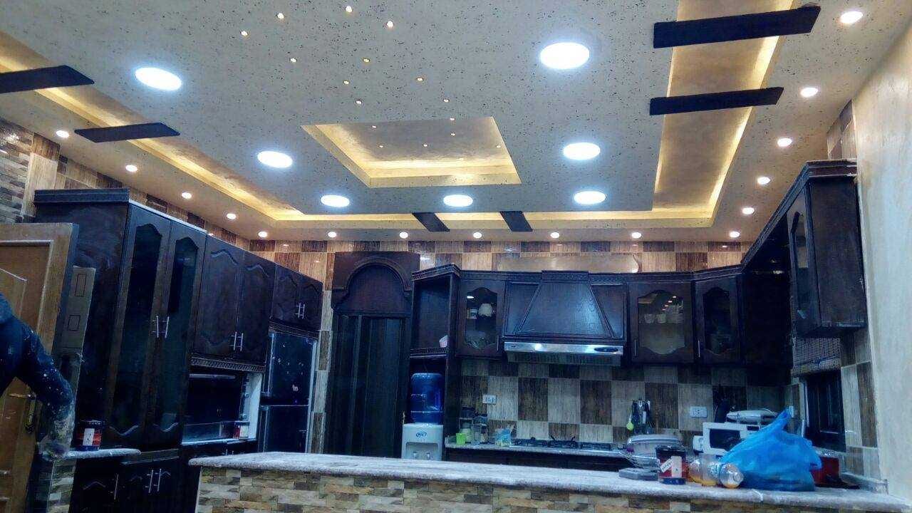 الصيانة الشاملة واعمال الدهان و الديكور و كافة التشطيبات للمباني تأسيس شامل للتمديدات الكهربائية وتشمل الثريات و الانارة الشاملة كافة التمديدات للمواسير والتدفئه المركزيه و الصرف الصحي تأسيس ورش وت...