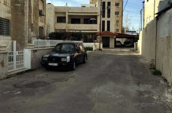 الحي: الجاردنز عدد الغرف: 3 عدد الحمامات: 2 الطابق: الطابق الأول عمر البناء: 10 - 19 سنوات مساحة البناء: 130 م٢ مفروش؟: ﻻ طريقة الدفع: كاش فقط مزايا إضافية : مصعدتدفئةبلكونةكراج