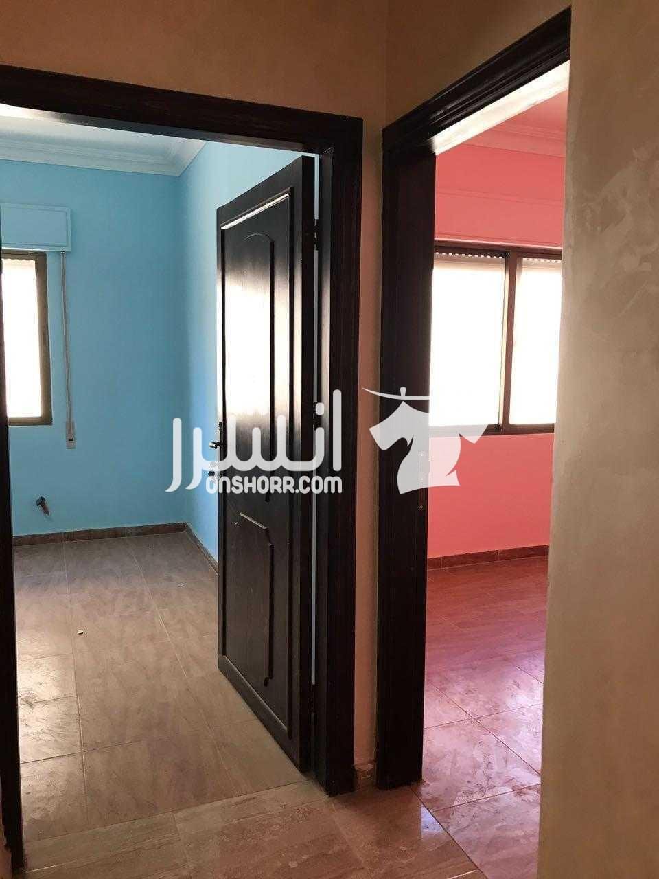 شقة فارغة للايجار مكونة من 3 غرف نوم في طبربور طابق أول، حمامين العنوان انزل من عند السهل الأخضر حتى تصل إلى دوار صغير ثم إذهب إلى اليمين واستمر إلى الأمام حتى ينتهي الشارع رقم العمارة 68 للاتصال مع...