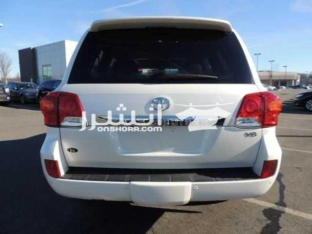 صنع وطراز: تويوتا لاند كروزر عام 2014 الكيلومترات: 53،300 كلم ناقل الحركة: أوتوماتيكي جاد الاتصال المشتري: bsadeel2008@gmail.com