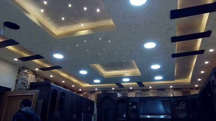 الصيانة الشاملة واعمال الدهان و الديكور و كافة التشطيبات للمباني تأسيس شامل للتمديدات الكهربائية وتشمل الثريات و الانارة الشاملة كافة التمديدات للمواسير والتدفئه المركزيه و الصرف الصحي تأسيس ورش وت...