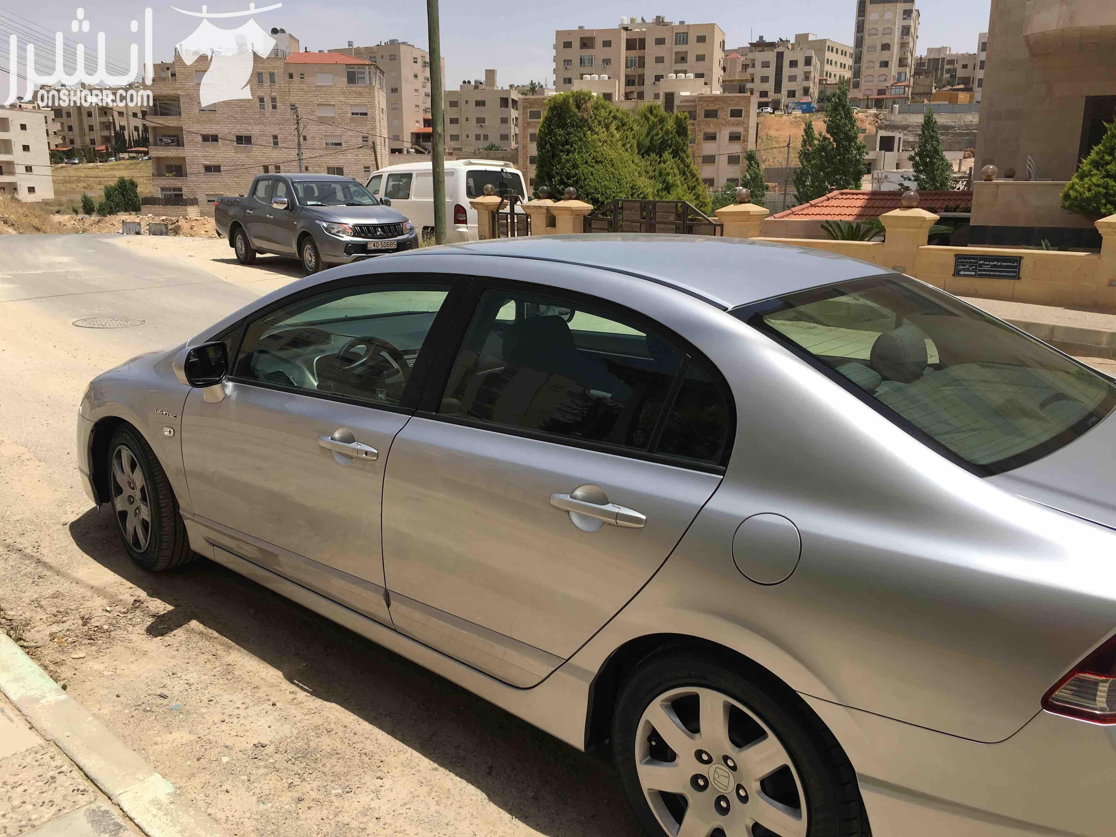 سياره هوندا سيفك بحالة الوكالة موديل ٢٠١٠ بنزين وليس هايبرد غرفة جلد رمادي أصلي السياره ماشيه ١١٢٠٠٠ لون سلفر اتواماتيك صيانة الوكالة دهان الوكالة الفحص جيد ضربه بالراس جيد/ قصعه جيد السعر ١٢٠٠٠ قابل...