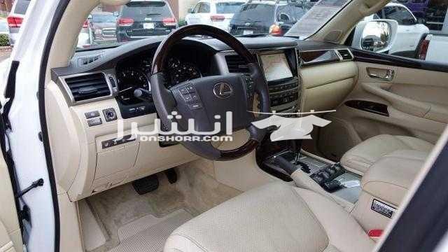 صنع وطراز: لكزس LX 570 السنة: 2015 ناقل الحركة: أوتوماتيكي العداد: 40،319 كلم لمزيد من التفاصيل البريد الالكتروني لي: cmurad300@gmail.com