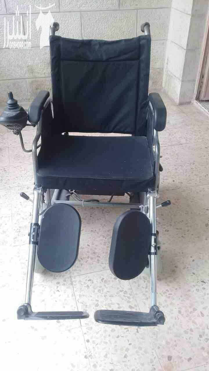 كرسي كهربائي متحرك لذوي الاحتياجات الخاصه ولكبار السن للبيع بحالة الجديد نوعيه ممتازه جدا لم يستعمل غير مره واحده اشتريناه ب 850 وطالب فيه 500 قابل للتفاوض للجادين التواصل معي على رقمي الخاص ٠٧ ٩٩٤٩...