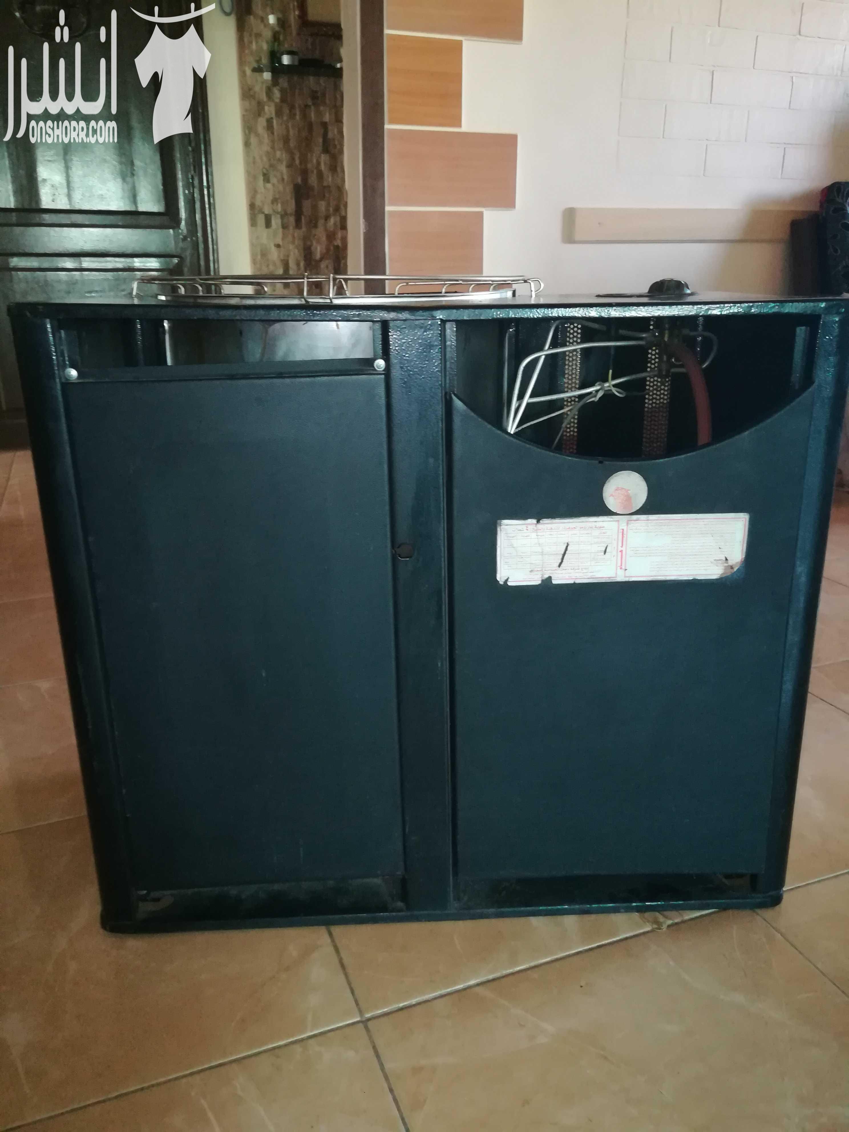 تلفزيون كبير نوع شارب مع ريموت شغال بس في مشكله خفيفه بصوت بسعر 20 وفي تلفزيون صغير شغال بس مو عارف اشغل عليه قنوات لانو بدون ريموت بسعر 10 وفي صوبة روما كبيره في مشكله خفيفه بالشعله 20 أو للبيع أو...