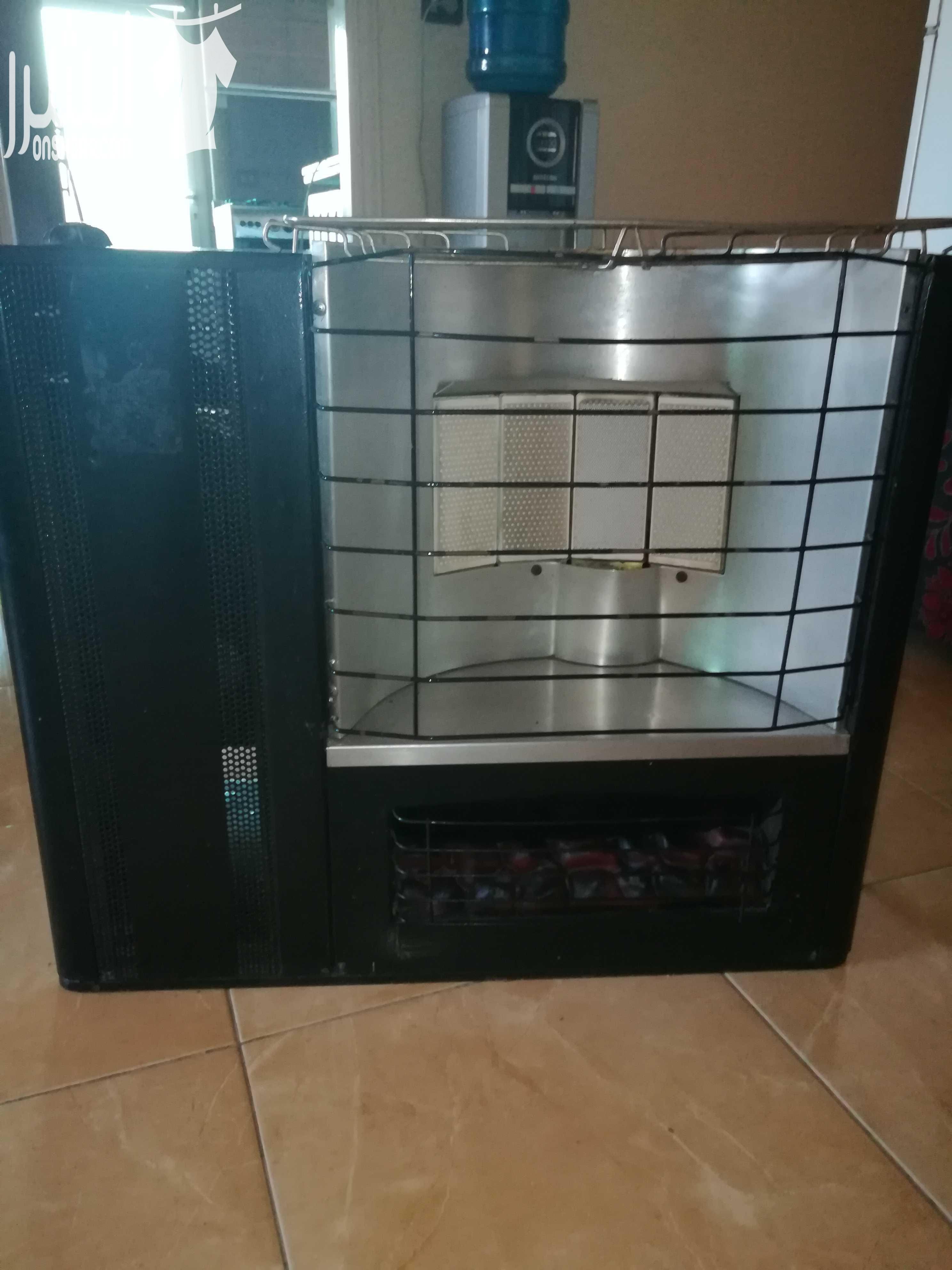 تلفزيون كبير نوع شارب مع ريموت شغال بس في مشكله خفيفه بصوت بسعر 20 وفي تلفزيون صغير شغال بس مو عارف اشغل عليه قنوات لانو بدون ريموت بسعر 10 وفي صوبة روما كبيره في مشكله خفيفه بالشعله 20 أو للبيع أو...