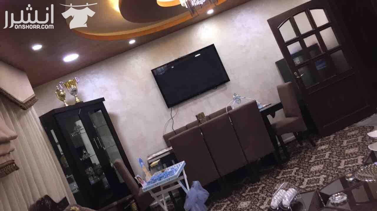 شقه للبيع مرج الحمام دوار البرديني طابق ثاني سوبر ديلوكس عمر البناء ١٥ مساحتها ١٣٦ مكونه من ٣ نوم وصاله وصالون ضيوف وحمامين ومطبخ امريكي كاش 50000 وممكن اقساط 65 الف