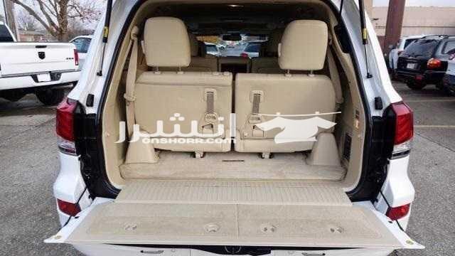 صنع وطراز: لكزس LX 570 السنة: 2015 ناقل الحركة: أوتوماتيكي العداد: 40،319 كلم لمزيد من التفاصيل البريد الالكتروني لي: cmurad300@gmail.com
