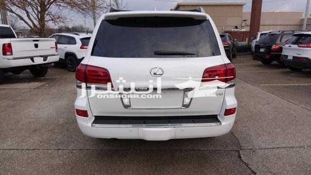 صنع وطراز: لكزس LX 570 السنة: 2015 ناقل الحركة: أوتوماتيكي العداد: 40،319 كلم لمزيد من التفاصيل البريد الالكتروني لي: cmurad300@gmail.com