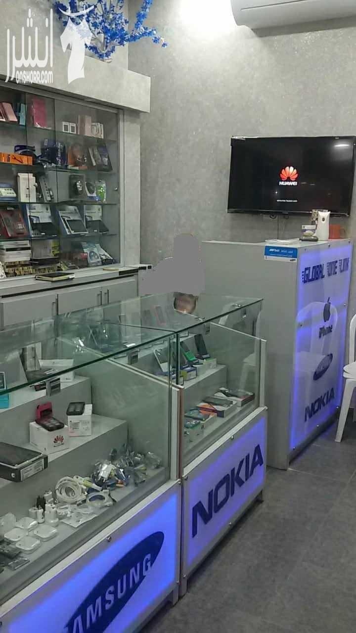 ديكور محل خلويات او نوفوتيه للبيع مكون من فترينات عدد 3 من خشب الاتيه مع دروج سحاب خزائن جانبيه سيكوريت للمراجعه هاتف :0797462462