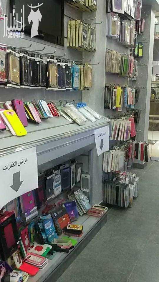 ديكور محل خلويات او نوفوتيه للبيع مكون من فترينات عدد 3 من خشب الاتيه مع دروج سحاب خزائن جانبيه سيكوريت للمراجعه هاتف :0797462462
