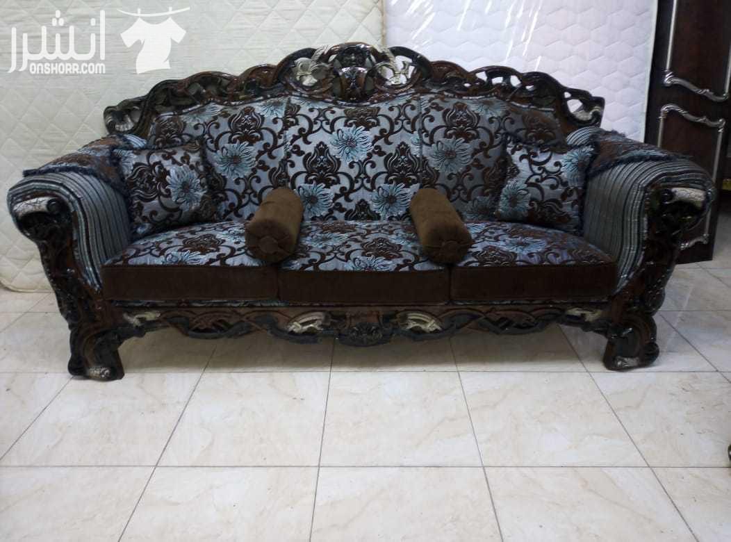 لعشاق الفخامة والتميز طقم كنب مصري دمياطي استعمال خفيف خشب زان أحمر نقش يدوي ثقيل كتير المفردة بدها شخصين ليحملوها أسفنج ضغط عالي قماش شانيل لون تركوازي وبني اشي فاخر بصلاة على النبي مكلف 2000 مطلوب ف...