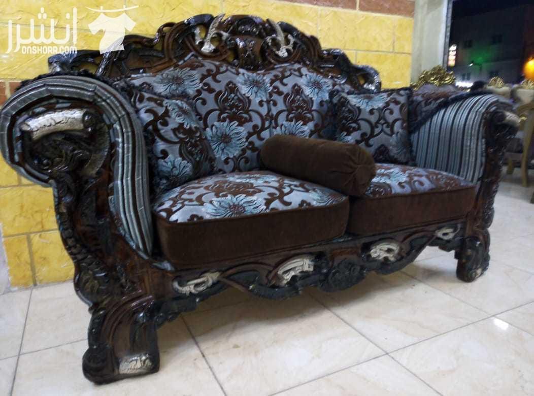 لعشاق الفخامة والتميز طقم كنب مصري دمياطي استعمال خفيف خشب زان أحمر نقش يدوي ثقيل كتير المفردة بدها شخصين ليحملوها أسفنج ضغط عالي قماش شانيل لون تركوازي وبني اشي فاخر بصلاة على النبي مكلف 2000 مطلوب ف...