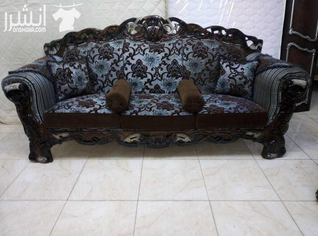 لعشاق الفخامة والتميز طقم كنب مصري دمياطي استعمال خفيف خشب زان أحمر نقش يدوي ثقيل كتير المفردة بدها شخصين ليحملوها أسفنج ضغط عالي قماش شانيل لون تركوازي وبني اشي فاخر بصلاة على النبي مكلف 2000 مطلوب ف...