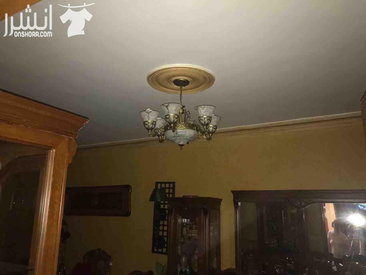 مساحه 148كوشان و158فعلي طابق تاني بجانب الكليه العلميه الاسلاميه ومدارس تقارب 3غرف نوم واحده ماستر3حمامات وغرفة معيشه وغرفة ضيوف وبلكونه مطبخ راكب (المطبخ المثالي) كراج مستقل مكيفات عدد 3حديد حمايه ل...