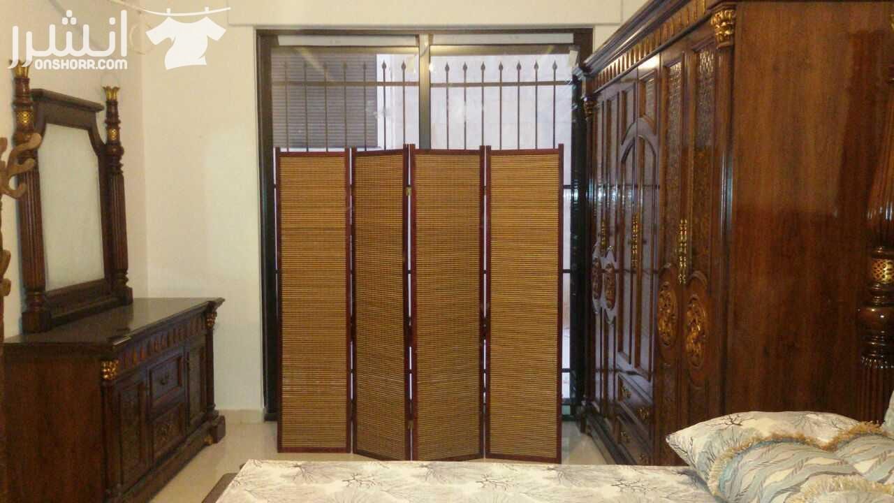 شقه مفروشه فاخره للايجار
الموقع : دير غبار
شقه جديدة أرضيه مكونه من 4 غرف نوم و 4 حمامات صالون واسع غرفة معيشة غرفة خادمه تكييف مركزي تدفأ تحت البلاط تراس أمامي وجاني منطقه هادئه ومطله على عبدو...