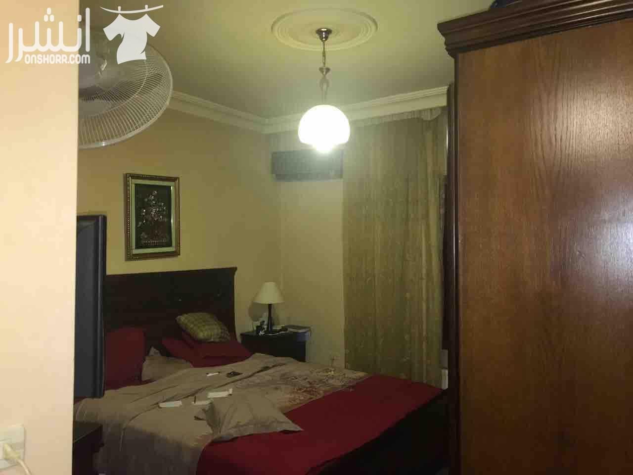 مساحه 148كوشان و158فعلي طابق تاني بجانب الكليه العلميه الاسلاميه ومدارس تقارب 3غرف نوم واحده ماستر3حمامات وغرفة معيشه وغرفة ضيوف وبلكونه مطبخ راكب (المطبخ المثالي) كراج مستقل مكيفات عدد 3حديد حمايه ل...