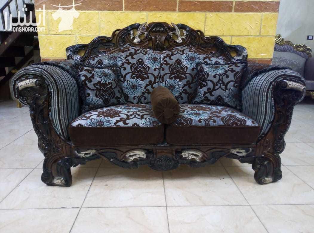لعشاق الفخامة والتميز طقم كنب مصري دمياطي استعمال خفيف خشب زان أحمر نقش يدوي ثقيل كتير المفردة بدها شخصين ليحملوها أسفنج ضغط عالي قماش شانيل لون تركوازي وبني اشي فاخر بصلاة على النبي مكلف 2000 مطلوب ف...