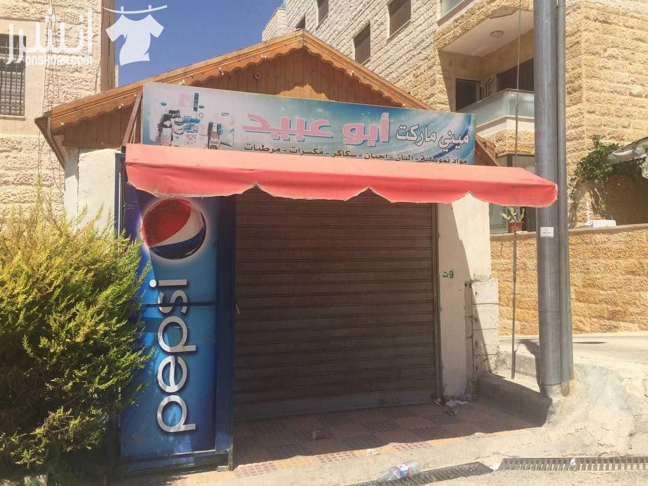 شقه فخمة للبيع بسعر مغري مع العفش شقه ارضيه بمنطقة الجبيهه مقابل التعليم العالي مساحتها١٤٥... متر مربع وغرفة ٣٠ متر اضافيه من الحديقه، ثلاث غرف نوم واحده ماستر، حمامين، صالة معيشه كبيره، غرفة ضيوف...