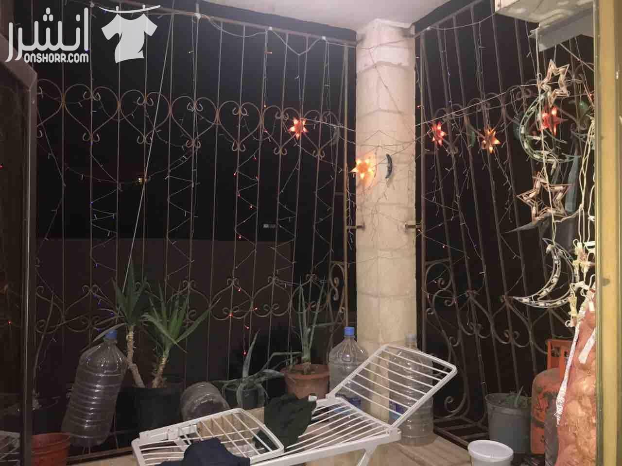 مساحه 148كوشان و158فعلي طابق تاني بجانب الكليه العلميه الاسلاميه ومدارس تقارب 3غرف نوم واحده ماستر3حمامات وغرفة معيشه وغرفة ضيوف وبلكونه مطبخ راكب (المطبخ المثالي) كراج مستقل مكيفات عدد 3حديد حمايه ل...