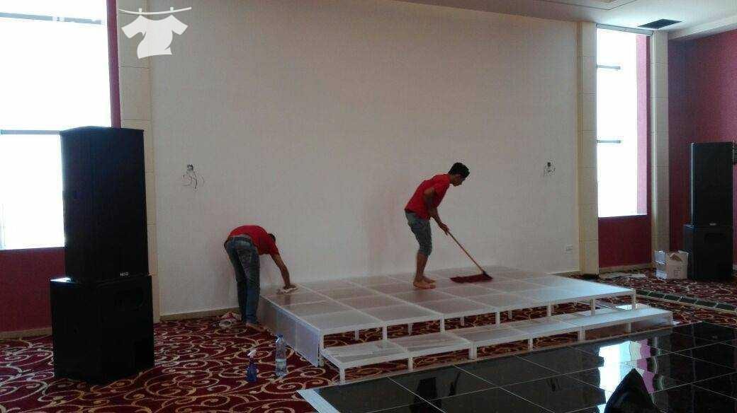 التنظيف الشامل بعد الدهان و جلي وتلميع البلاط وتشمل خدماتنا مايلي: تنظیف جمیع المداخل الخارجیة والنوافذ والأبواب الخارجیة تنظیف وتعقیم وتلمیع الحمامات والمطابخ والأرضیات والسیرامیك تنظیف الواجھات الز...
