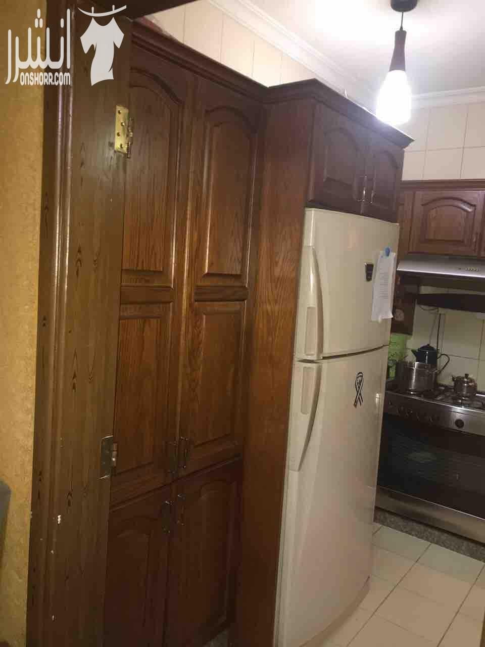 مساحه 148كوشان و158فعلي طابق تاني بجانب الكليه العلميه الاسلاميه ومدارس تقارب 3غرف نوم واحده ماستر3حمامات وغرفة معيشه وغرفة ضيوف وبلكونه مطبخ راكب (المطبخ المثالي) كراج مستقل مكيفات عدد 3حديد حمايه ل...