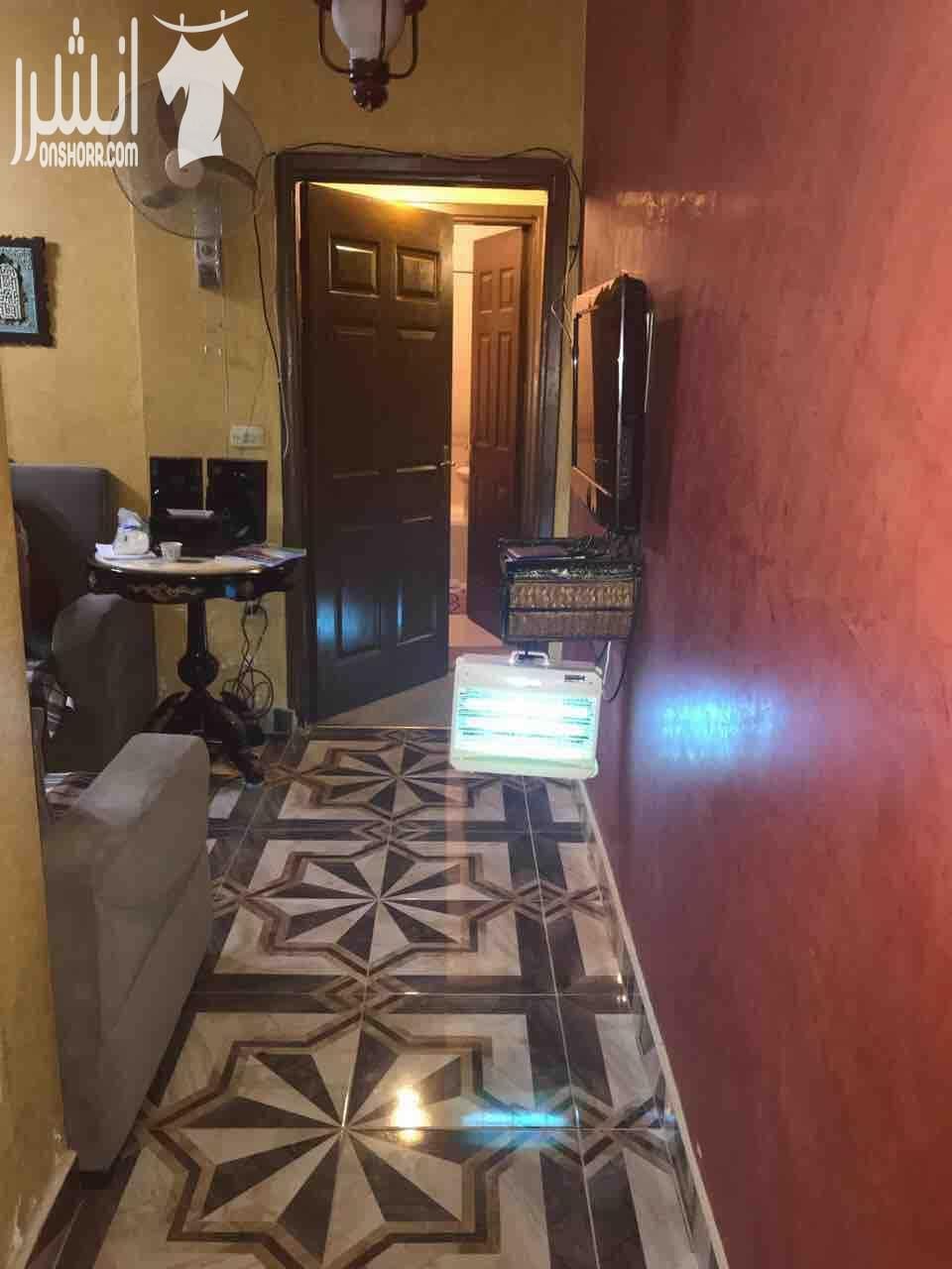 مساحه 148كوشان و158فعلي طابق تاني بجانب الكليه العلميه الاسلاميه ومدارس تقارب 3غرف نوم واحده ماستر3حمامات وغرفة معيشه وغرفة ضيوف وبلكونه مطبخ راكب (المطبخ المثالي) كراج مستقل مكيفات عدد 3حديد حمايه ل...