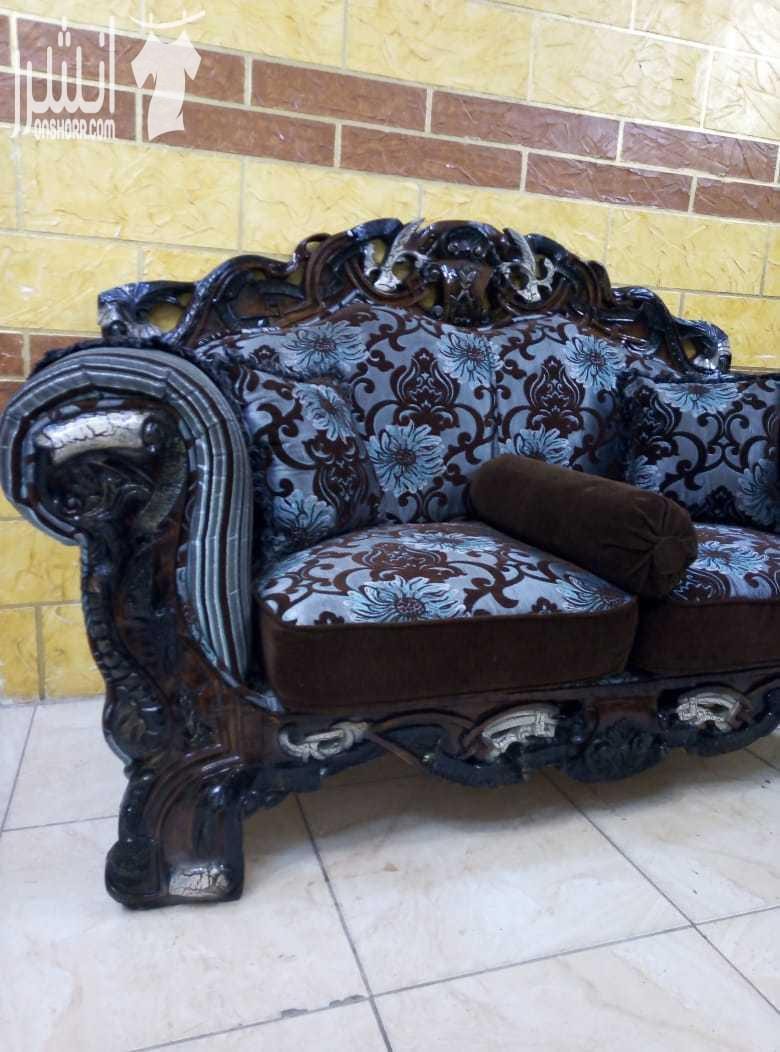 لعشاق الفخامة والتميز طقم كنب مصري دمياطي استعمال خفيف خشب زان أحمر نقش يدوي ثقيل كتير المفردة بدها شخصين ليحملوها أسفنج ضغط عالي قماش شانيل لون تركوازي وبني اشي فاخر بصلاة على النبي مكلف 2000 مطلوب ف...