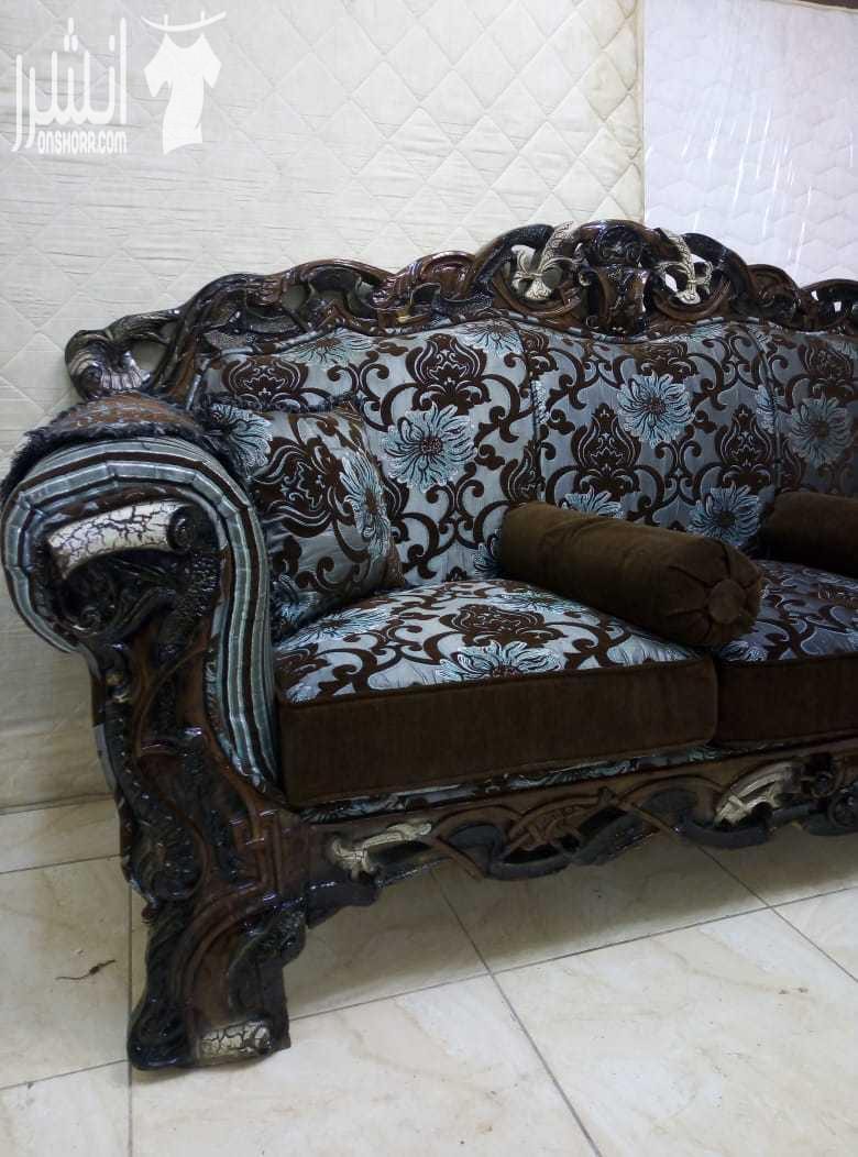 لعشاق الفخامة والتميز طقم كنب مصري دمياطي استعمال خفيف خشب زان أحمر نقش يدوي ثقيل كتير المفردة بدها شخصين ليحملوها أسفنج ضغط عالي قماش شانيل لون تركوازي وبني اشي فاخر بصلاة على النبي مكلف 2000 مطلوب ف...