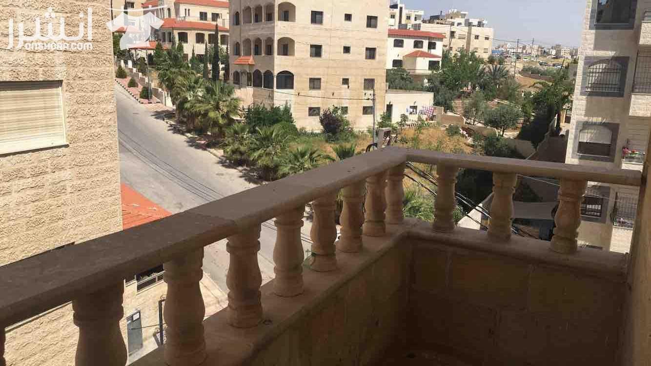 شقة للبيع بطبربور خلف مسجد العباس بن عبد المطلب - المساحة ١٠٦ م - طابق ثاني -٣غرف نوم صالون حرف L -حمامين مطبخ راكب و برندة عمر البناء ٨ سنوات