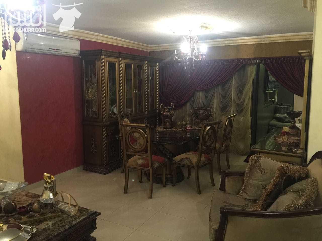 شقه فخمة للبيع بسعر مغري مع العفش شقه ارضيه بمنطقة الجبيهه مقابل التعليم العالي مساحتها١٤٥... متر مربع وغرفة ٣٠ متر اضافيه من الحديقه، ثلاث غرف نوم واحده ماستر، حمامين، صالة معيشه كبيره، غرفة ضيوف...