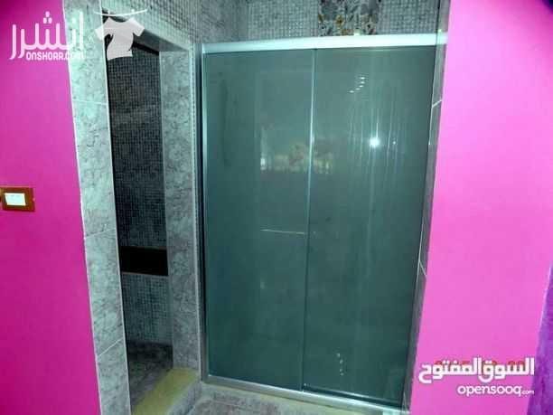 صالون نسائي مكون من عدة أقسام قسم مغربي والعنايه بالجسم(شامل غرفة بخار ) و مركز عناية بالبشره *مرخص من وزارة الصحه* ومجهز بأحدث الأجهزه،ركن للمانيكير والباديكير (spa chair) (اجهزه كهربائيه) وقسم للعنا...