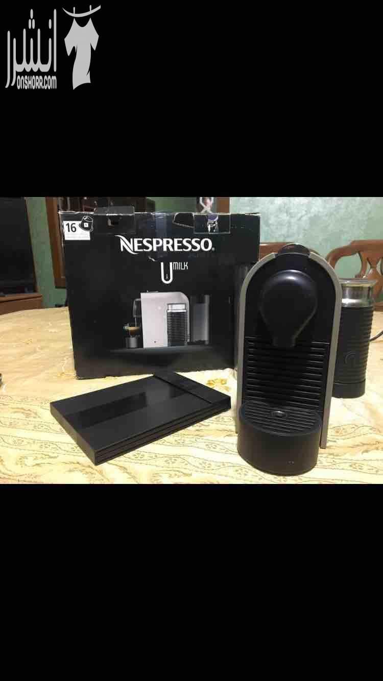 Nespresso UMilk صانعة قهوة نظيفة جداً تشتغل عن طريق الكبسولات مع جهاز صانع رغوة للحليب بارد او ساخن Bar19 قوة امكانية اختيار 3 مستويات لكمية القهوة