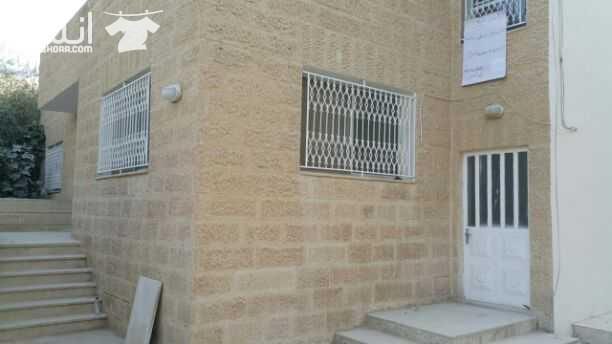 فيلا للبيع/الزرقاء الجديده/البتراوي الجنوبي مساحة الارض 390 مسطح البناء 152 مع الدرج 3نوم 2 صالون 2حمام 2 برنده مطبخ كراج سياره حديقه مشجره واجهه ونصف حجر السعر قابل للتفاوض ابو انس