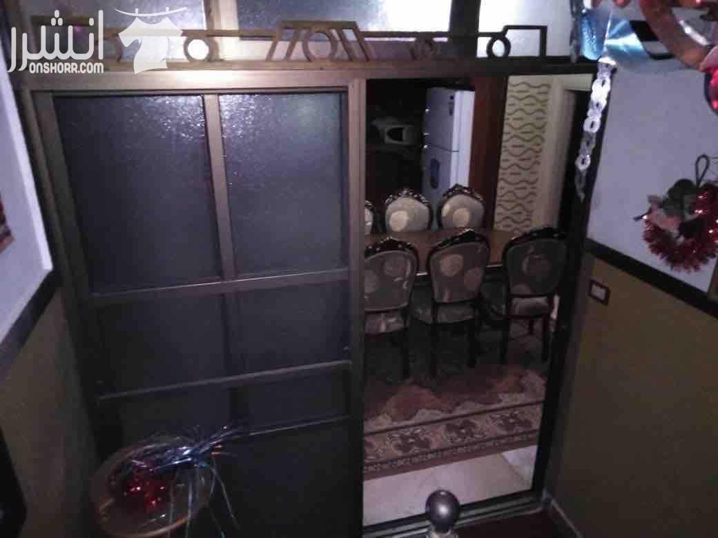 لقطه لقطه يـ✌ـا بلاش بيت مستقل مكون من ثلاث طوابق لطابق الاول ثلاث غرف وصالون ومطبخ راكب جديد ومعيشه وثلاث حمامات الطابق الثاني مكونين ثلاث غرف وصاله ومطبخ وحمام والطابق الثالث واقف على التشطيب ومزر...