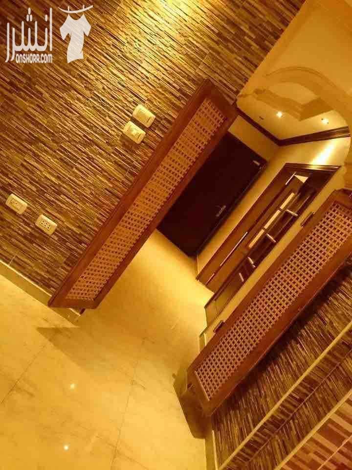 شقة سوبر ديلوكس للبيع طابق رايع اربد الحي الشرقي ٣غرف نوم ٣حمامات صالة و ضيوف و سفرة مطبخ امريكي راكب مكيفين و جاكوزي يوجد مصعد مساحة ٢٠٦متر مربع