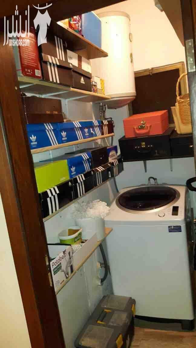 شقة للبيع في اجمل مناطق عمان ربوة عبدون بين عبدون و ضاحية الياسمين بناية جديدة و قريبة على الخدمات و منطقة هادئة و مطلة و قريبة على الخدمات .. عمر البناية سنة و نصف .. الشقة مكونة من 3 غرف نوم و غرفة...