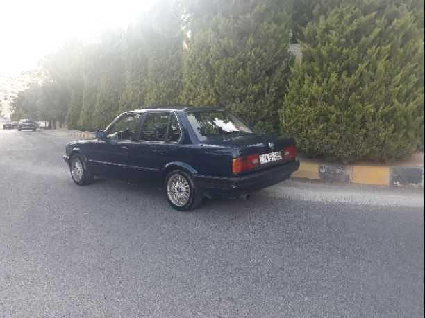 318 i موديل 89 فحص كامل بحالة ممتازة فتحة و بور و ABS وغرفة جلد جديدة جنطات BBS اصلي 15 مع كوشوك جديد صنوبرصات امامي خلفي جديد مع صيانة عامة للمحرك مسجل الشركة و انتين كهرباء مالك ثاني ترخيص سنة كاملة...