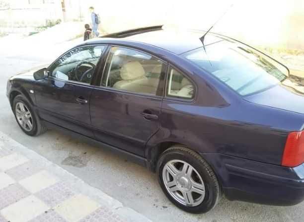 فولكس فاغن باسات السياره الاعلى مواصفات على الاطلاق في فئتها من سنة 1999-2005 مواصفات خاصه من الوكاله سياره فولكس فاغن باسات موديل 1999 لون كحلي 190 حصان الفحص 2 امامي مضروب ضربات بسيطه ومصلح في الو...