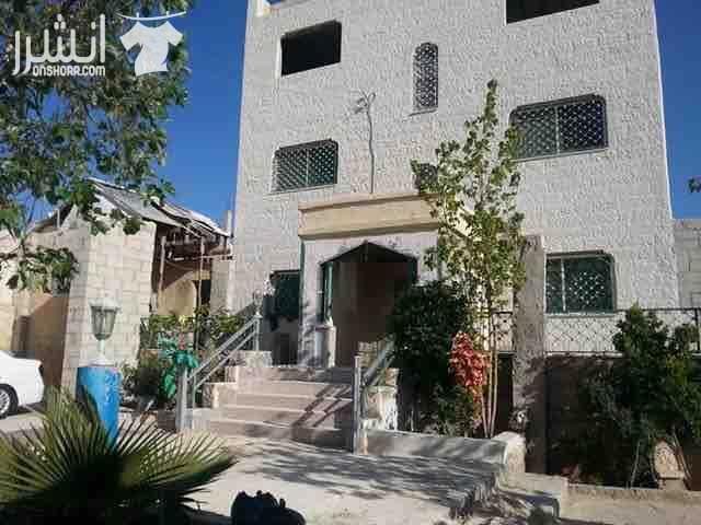 لقطه لقطه يـ✌ـا بلاش بيت مستقل مكون من ثلاث طوابق لطابق الاول ثلاث غرف وصالون ومطبخ راكب جديد ومعيشه وثلاث حمامات الطابق الثاني مكونين ثلاث غرف وصاله ومطبخ وحمام والطابق الثالث واقف على التشطيب ومزر...