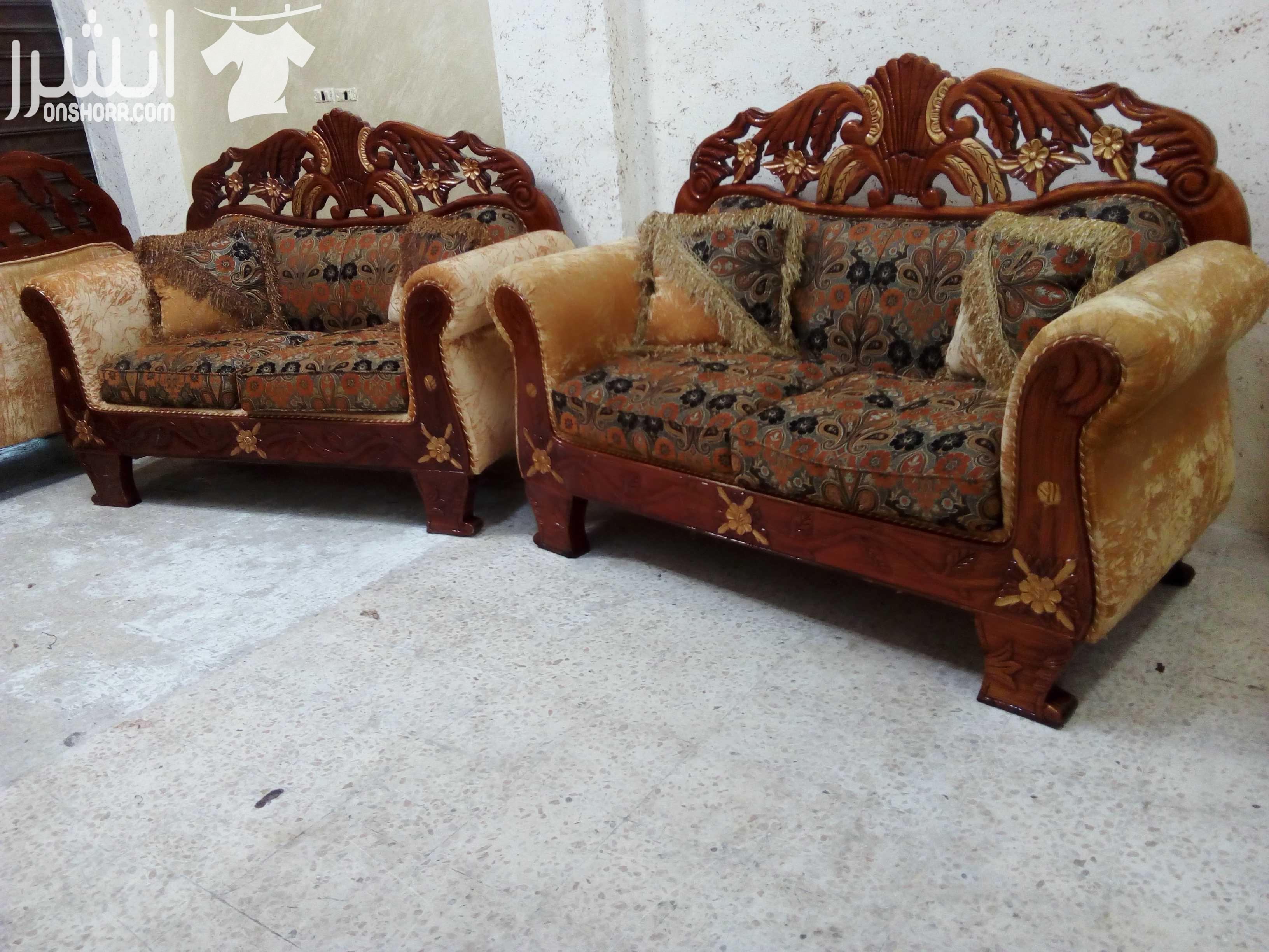 طقم كنب ضيوف 9 مقاعد خليجي وارد السعودية خشب قوي ومتين بحالة الوكالة مكون من 2 فرداوي و 2 مزدوج و1 ثلاثي بحالة الوكالة للبيع بسعر مغري جدا جدا جدا جدا للاستفسار 0797866798 أو 0789026490 والله يبارك لص...