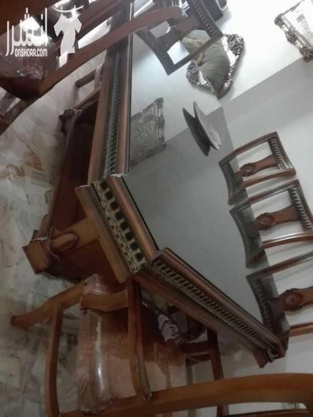 طاولة سفرة بحالة وكالة الوكالة استخدام بسيط جدا أقل من شهر مكونة من 8 مقاعد خشب زان اصلي بسعر مميز جدا جدا للتواصل على الرقم التالي. 0786997393