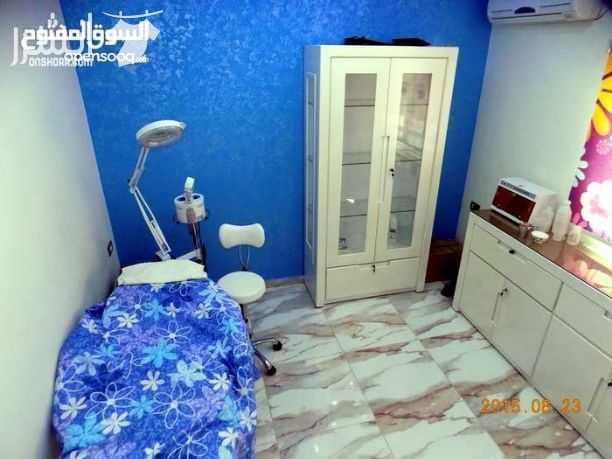 صالون نسائي مكون من عدة أقسام قسم مغربي والعنايه بالجسم(شامل غرفة بخار ) و مركز عناية بالبشره *مرخص من وزارة الصحه* ومجهز بأحدث الأجهزه،ركن للمانيكير والباديكير (spa chair) (اجهزه كهربائيه) وقسم للعنا...