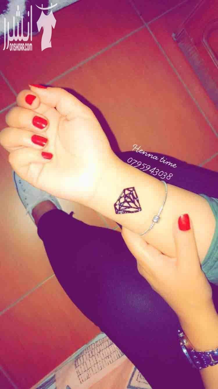 رسم حنة لونها اسود بتضل من اسبوع ل اسبوعين بطلع لحفلات حنة ومجموعات اسعار منافسة تبدأ من ٢د اي رسمة بدكم اياها انا جاهزة