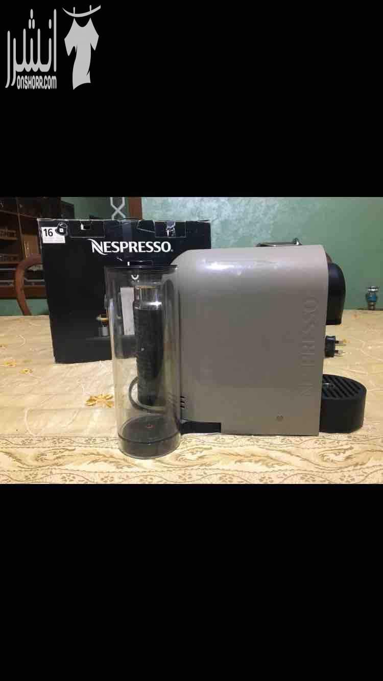 Nespresso UMilk صانعة قهوة نظيفة جداً تشتغل عن طريق الكبسولات مع جهاز صانع رغوة للحليب بارد او ساخن Bar19 قوة امكانية اختيار 3 مستويات لكمية القهوة
