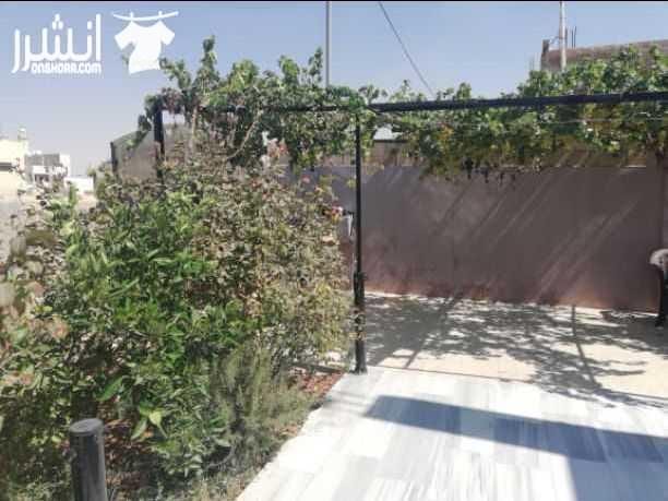 منزل مستقل للبيع على مساحة ارض 532 متر... في زيزيا بعد جسر المطار(خلف مديرية التربية والتعليم)... على شارعين 16 متر .. مساحة البناء 200 متر مربع.. عمر البناء 8 سنوات.... يتكون من 3 غرف نوم (واحدة ماست...